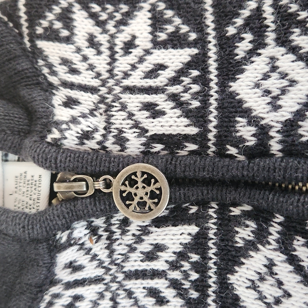 Breckenridge 1/4 zip snowflake sweater. Size L - Picture 4 of 8
